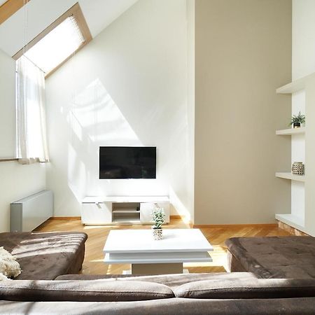 Alexander Apartment Riga Exterior photo